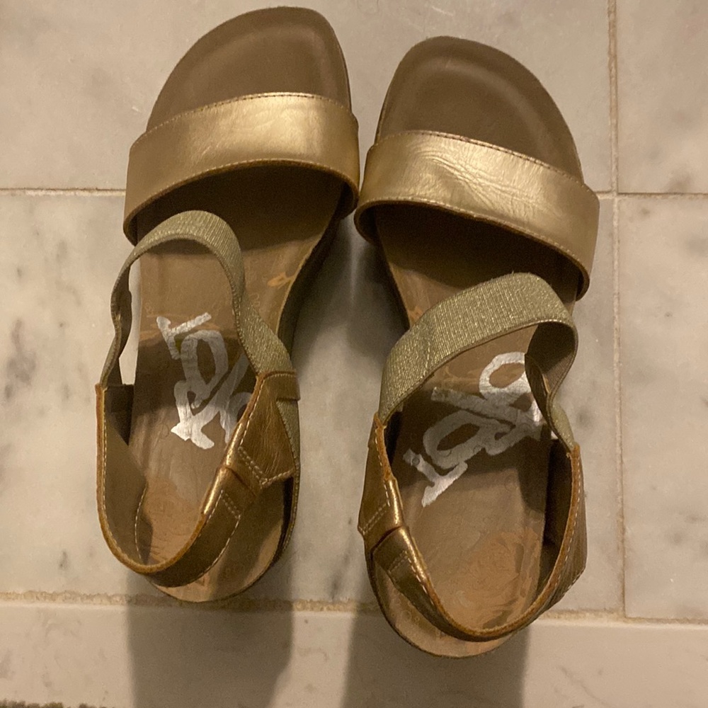 Gold wedge sandals Size 9